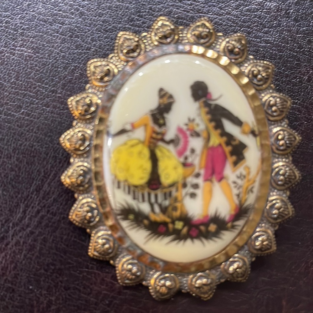 Vintage Courting Couple Silhouette brooch.